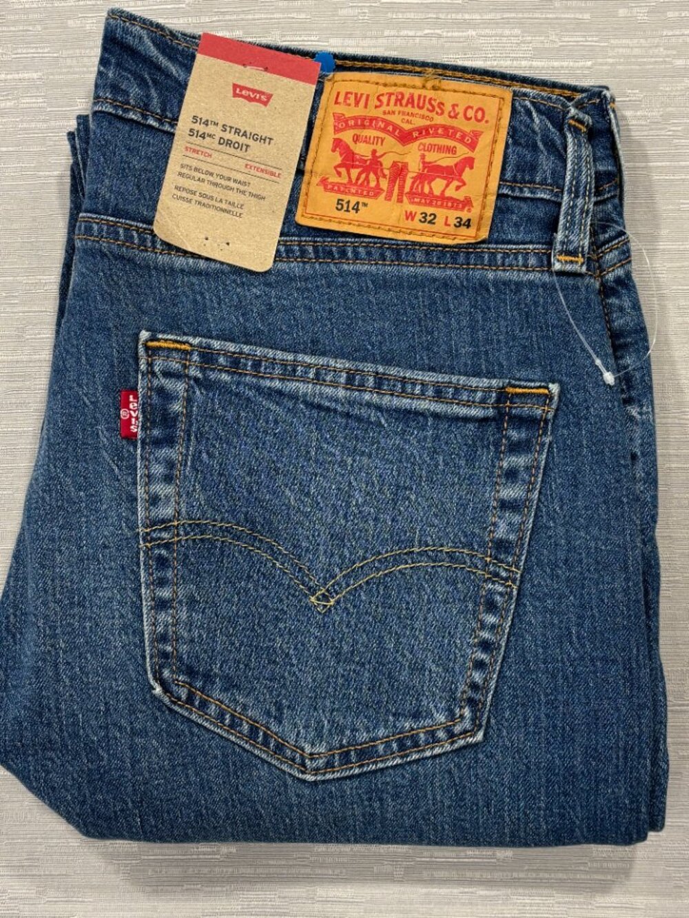 Levis 514 Jeans Mens 32 x 34 Straight Leg Regular Fit Medium Wash Denim Pants